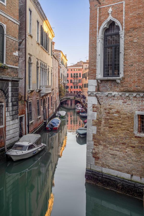 Miracoli Apartment With View On The Canal R&R Venetië Buitenkant foto